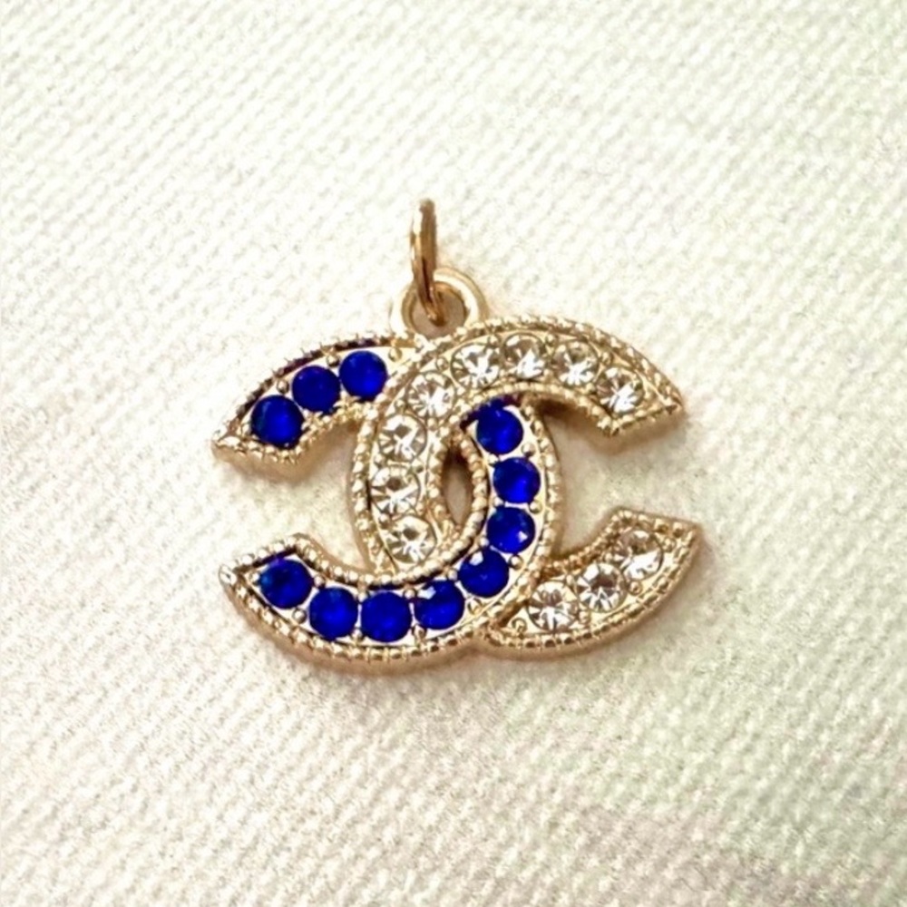 CHANEL Gold Blue Crystal pendant with Iconic CC Design, charm necklace jewelry